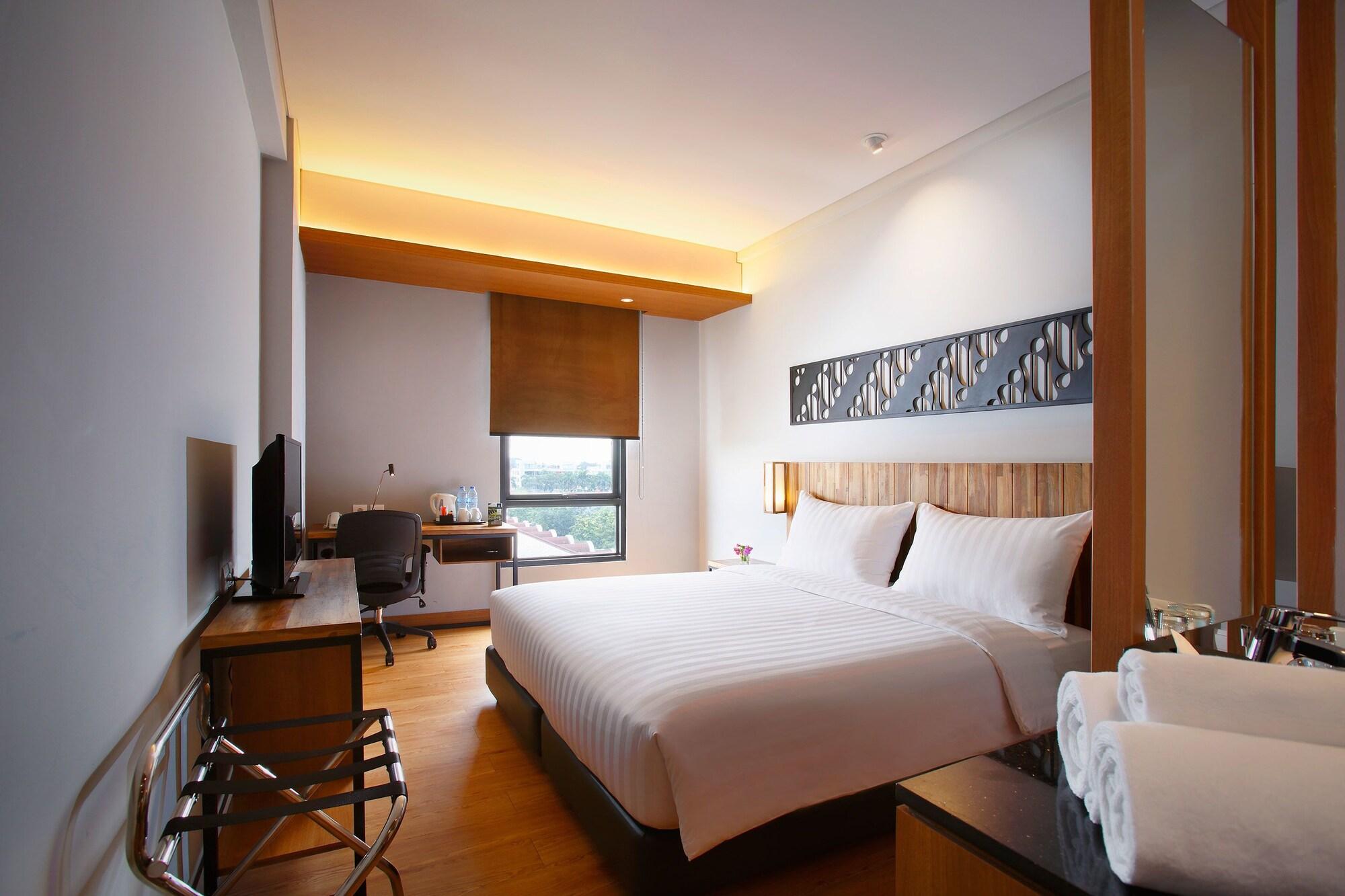 Batiqa Hotel Jababeka Cikarang Exteriör bild