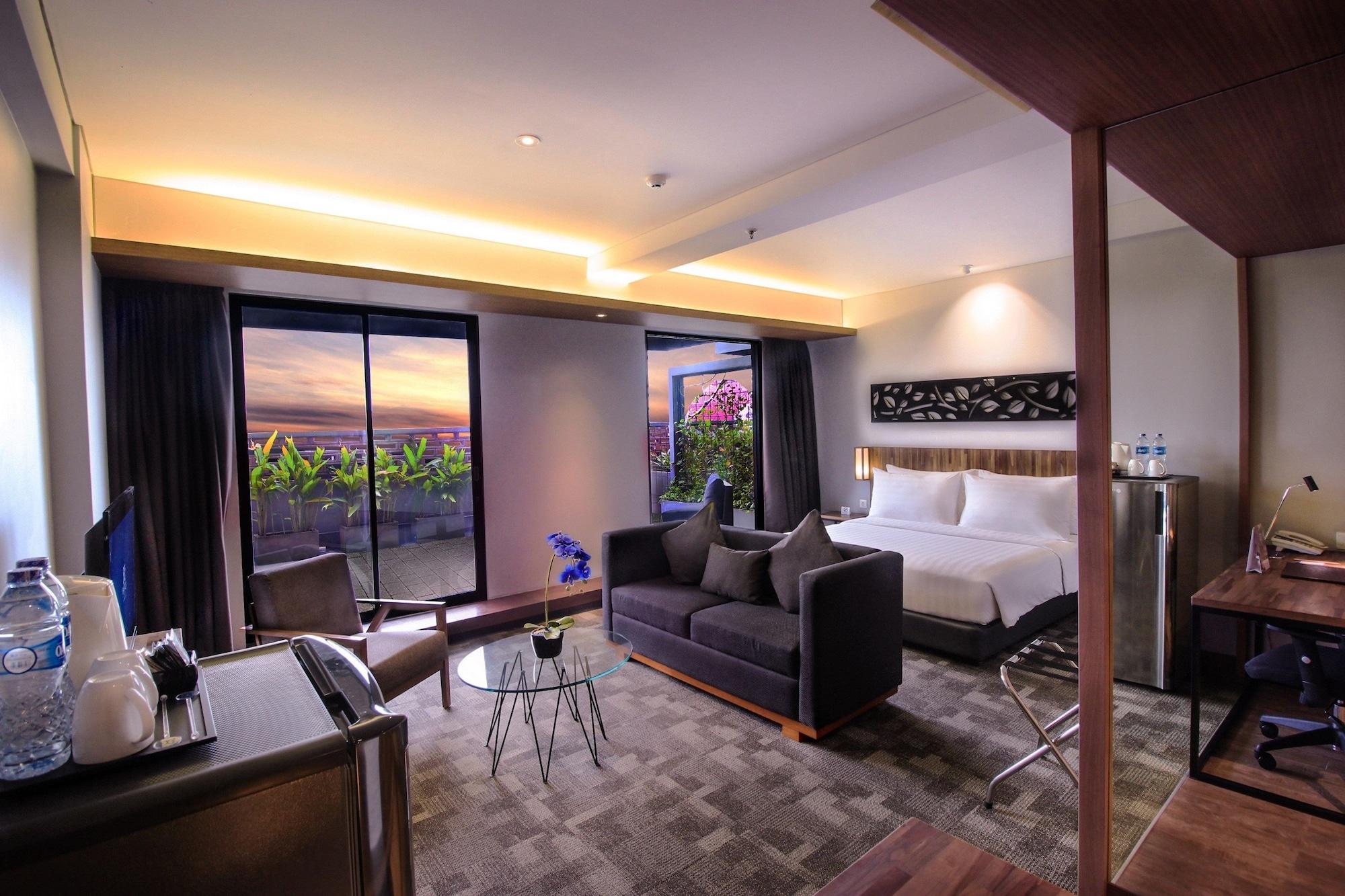 Batiqa Hotel Jababeka Cikarang Exteriör bild