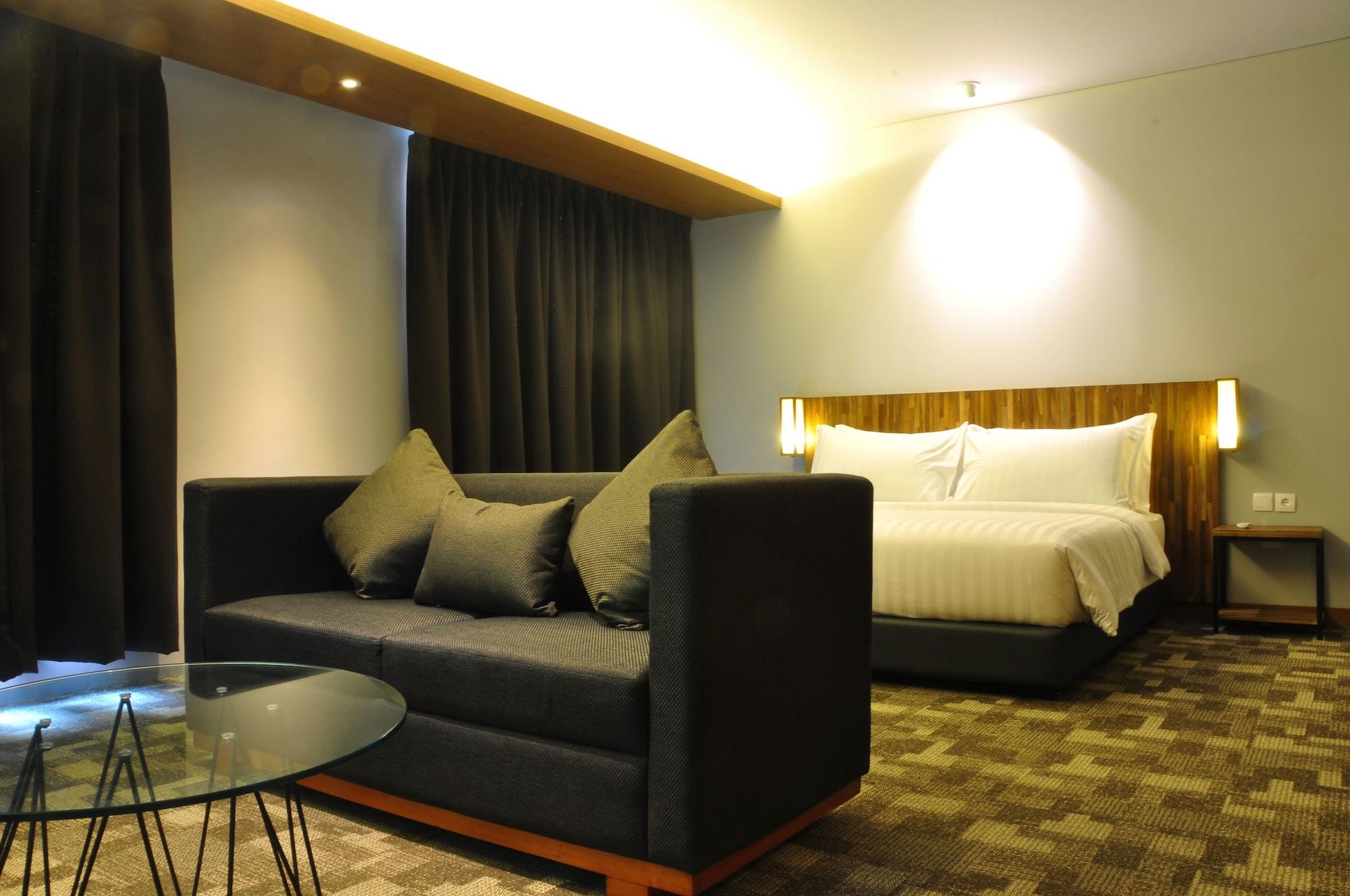 Batiqa Hotel Jababeka Cikarang Exteriör bild