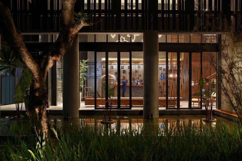 Batiqa Hotel Jababeka Cikarang Exteriör bild