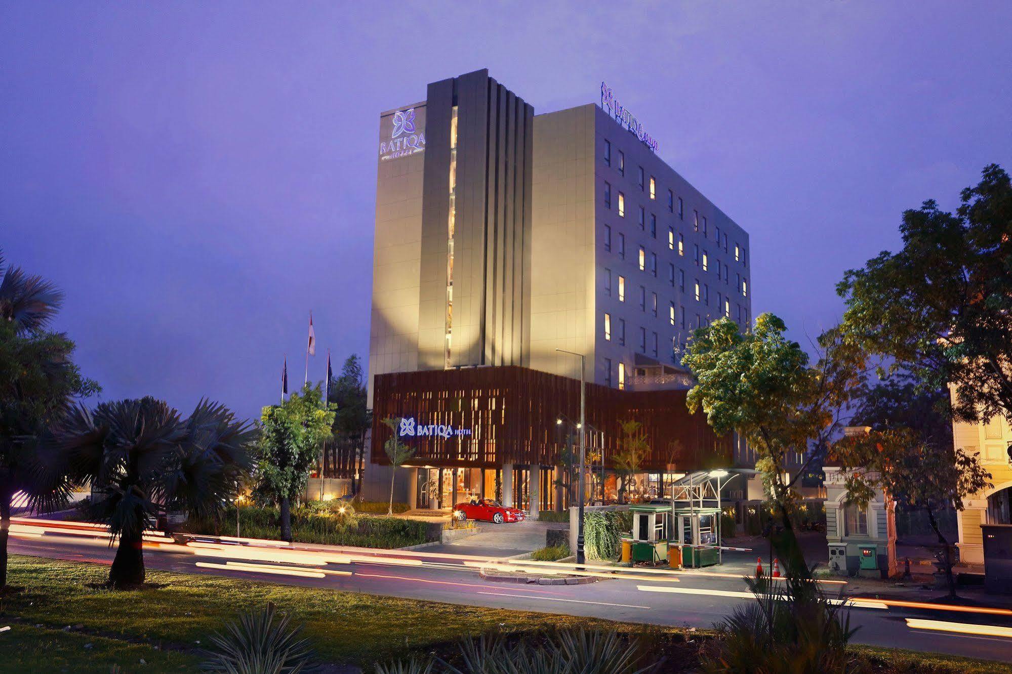 Batiqa Hotel Jababeka Cikarang Exteriör bild