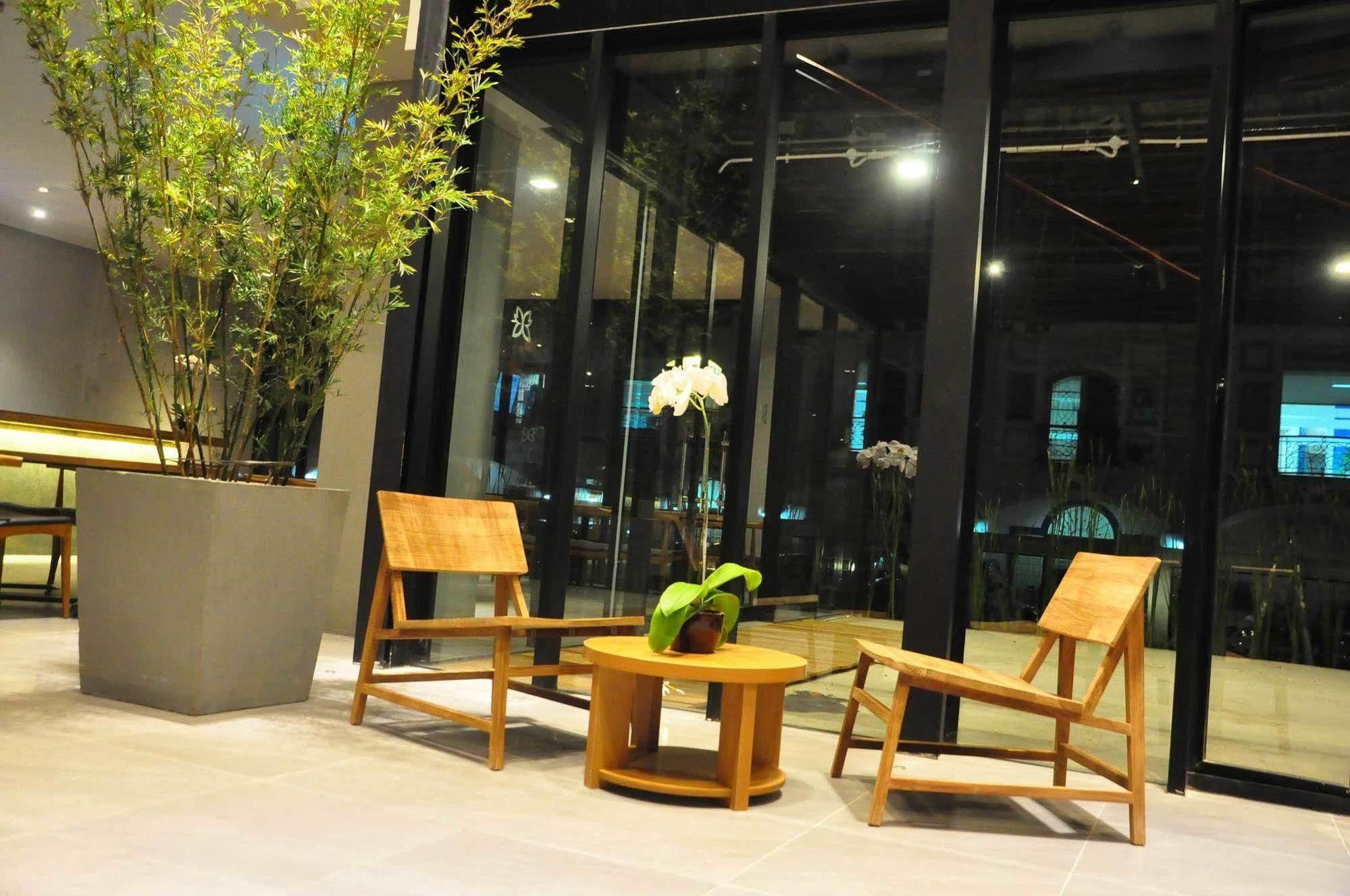 Batiqa Hotel Jababeka Cikarang Exteriör bild