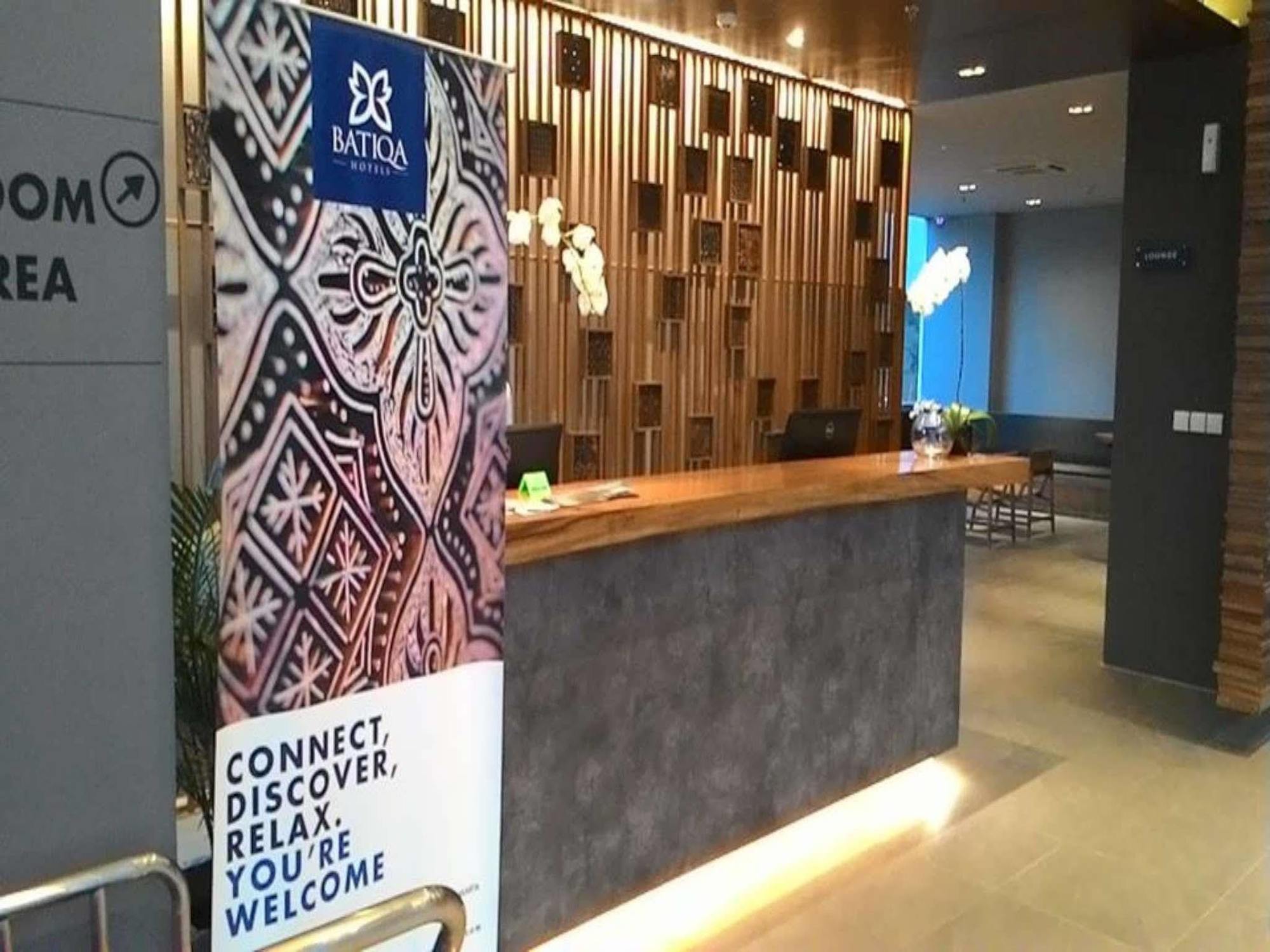 Batiqa Hotel Jababeka Cikarang Exteriör bild